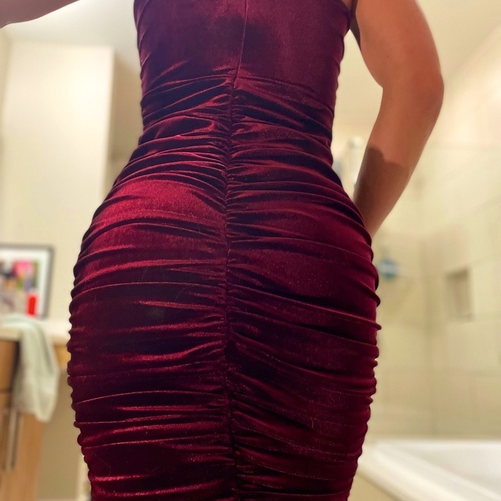 Velvet Hot Miami Styles Cinched Midi Dress - Picture 2 of 12